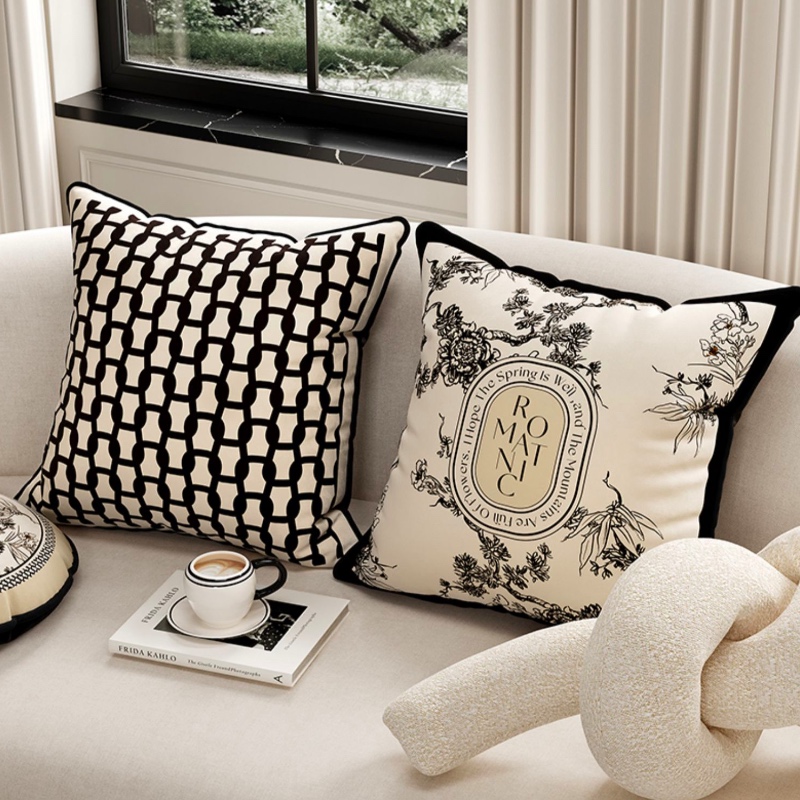 Pillow Cover 20X20 - Retro Siyah Flora Yastık Örtüsü Fildişi